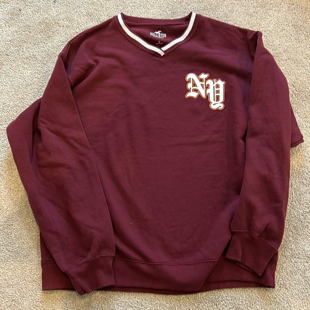 Crew neck from Hollister. Size small